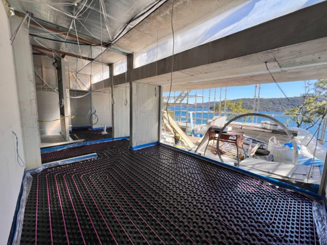 Hydronic In-screed Heating Installation